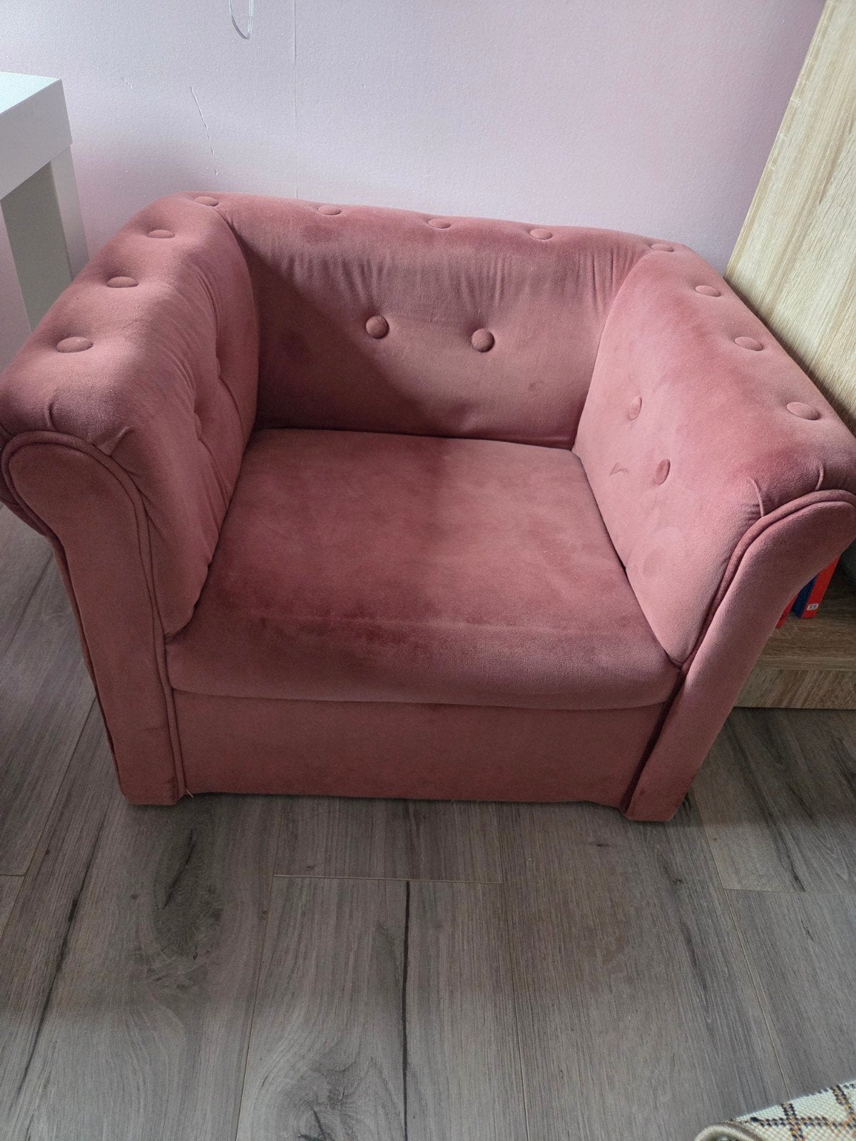 Roze fluwelen fauteuil - Zo goed als nieuw, Huis en Inrichting, Fauteuils, Ophalen, 75 tot 100 cm, Zo goed als nieuw, Stof
