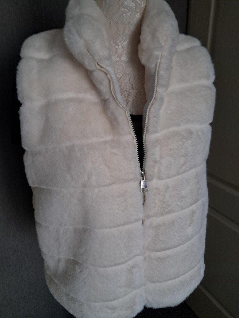 bodywarmer Catch me Off White NIEUW 1 maat : Valt als S / M, Kleding | Dames, Bodywarmers, Maat 38/40 (M), Wit, Nieuw, Ophalen of Verzenden
