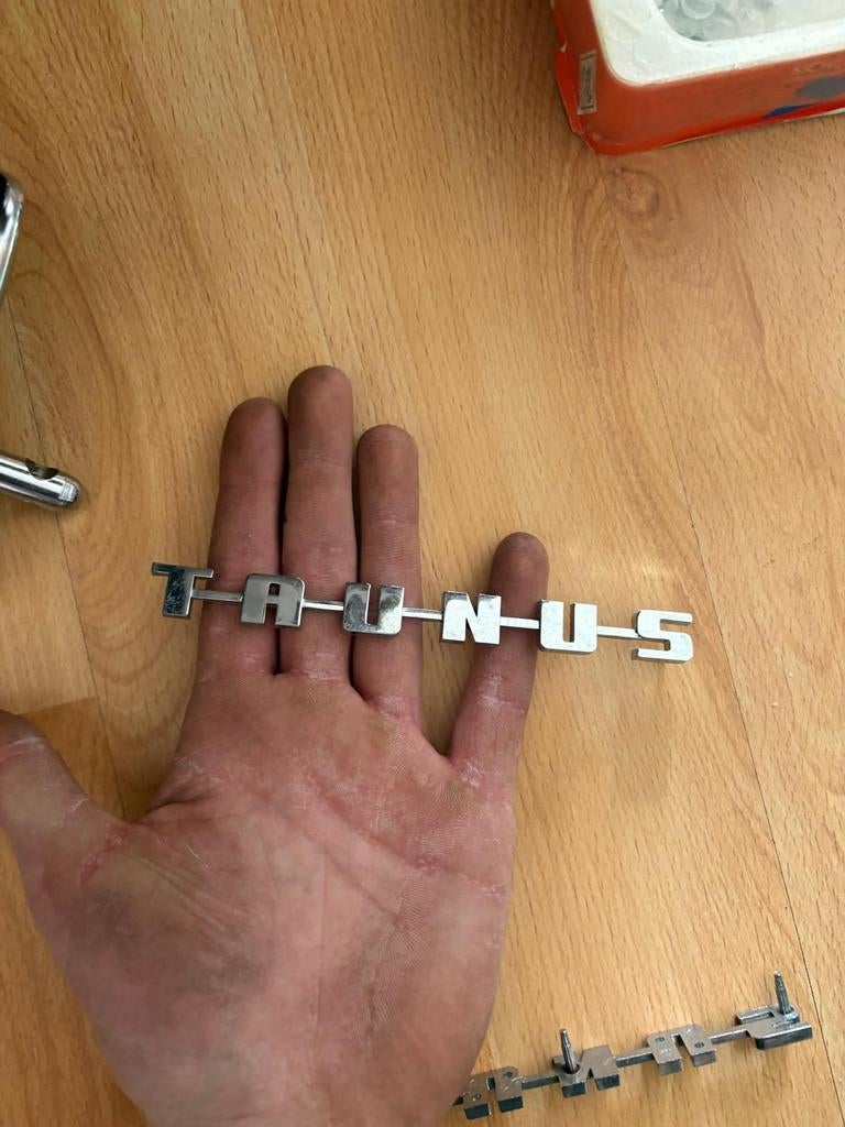 Antiek Ford Taunus Embleem - Origineel Auto-onderdeel, Auto-onderdelen, Overige Auto-onderdelen, Ophalen of Verzenden, Nieuw