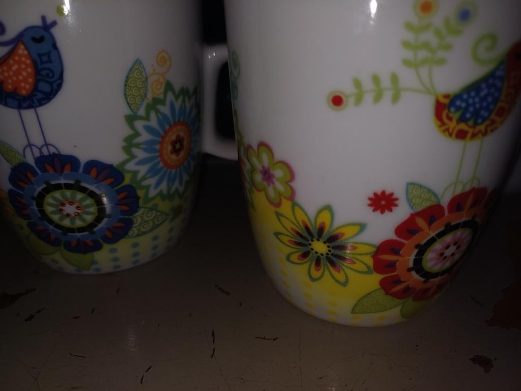 Set van 2 vrolijke Sinzi mokken met vogel en bloemen, Keramiek, Ophalen of Verzenden, Zo goed als nieuw, Overige stijlen