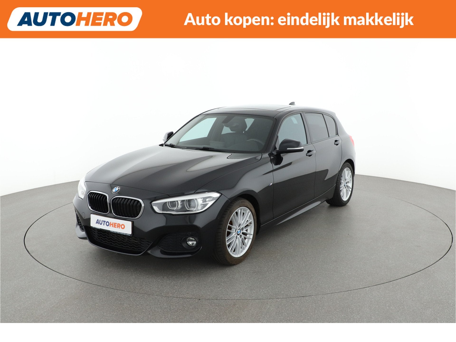BMW 1-serie 118i High Executive DL87416 (bj 2018, automaat), Auto's, Gebruikt, Met garantie (alle), Zwart, 650 kg