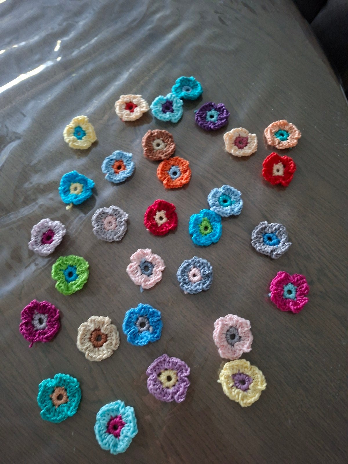 60 gehaakte katoenen bloemen, 3.5 cm doorsnede, Ophalen of Verzenden, Nieuw, Haken, Overige typen