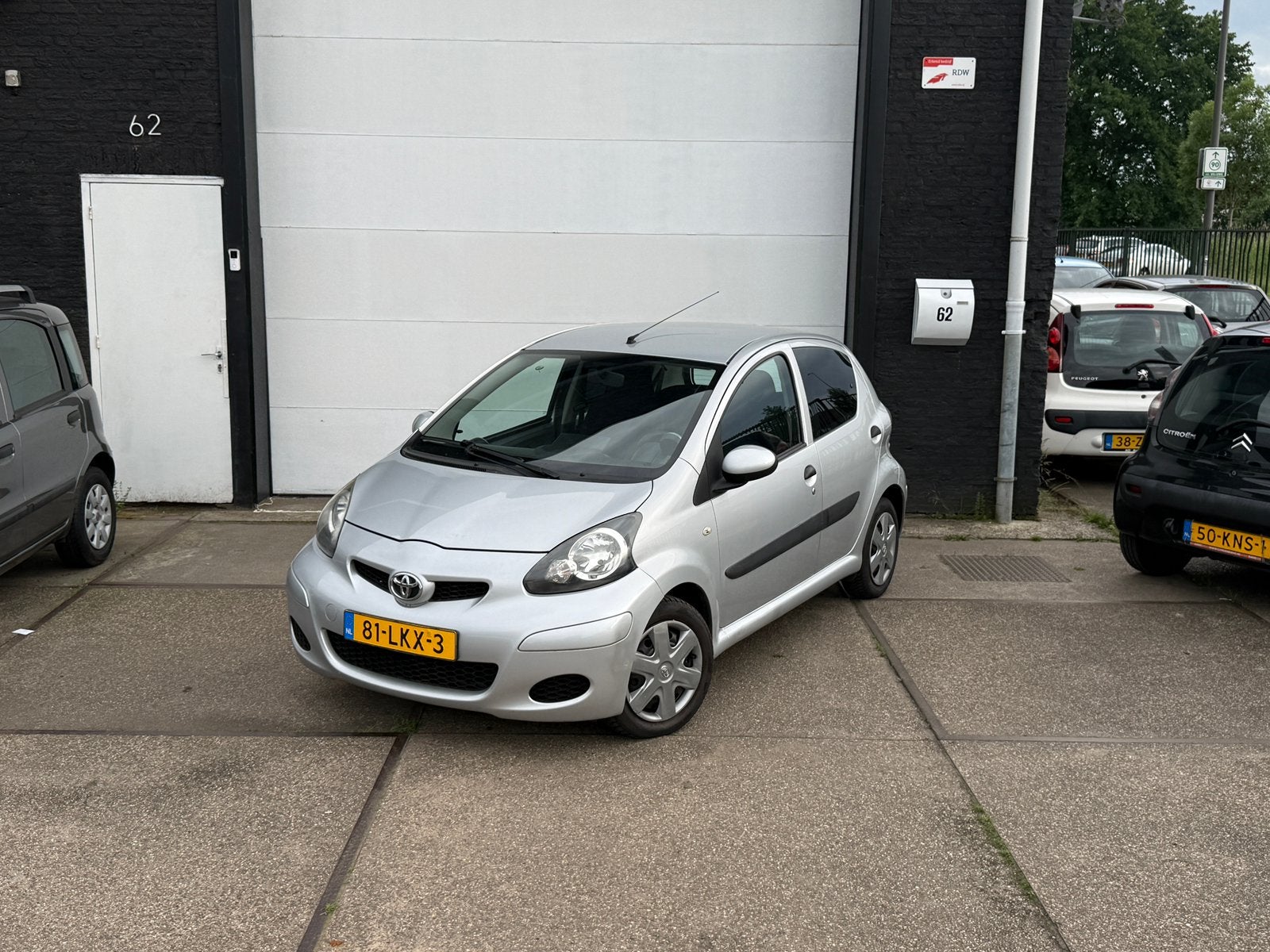 Toyota Aygo 1.0  5DRS 2010 Grijs( Airco/Nap/NieuweApk), Auto's, Voorwielaandrijving, Zwart, 4 stoelen, 68 pk