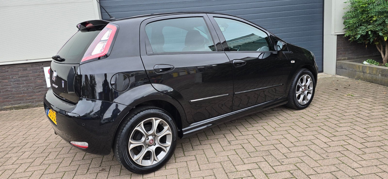 Foto 11 van Fiat Punto 0.9 Twinair74KW 5DR 2015 ,Carplay,Grote beurt,apk