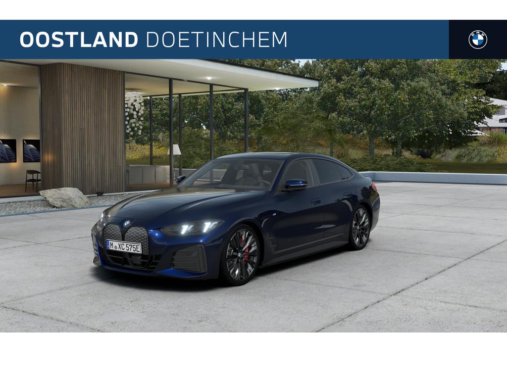 BMW i4 eDrive40 M Sport / M Sportstoelen / Achteruitrijcamer, Achterwielaandrijving, Blauw, 2020 kg, Leder
