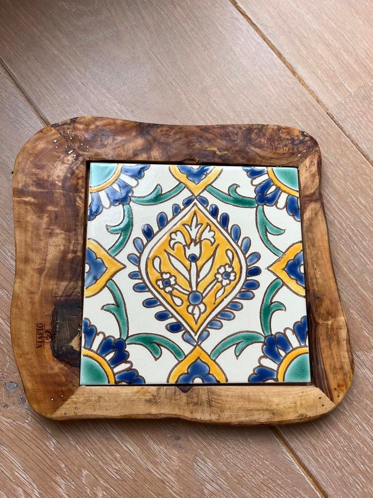 Decoratieve onderzetter van olijfhout met tegel, Ophalen, Hout, Meerkleurig, Mediterraans