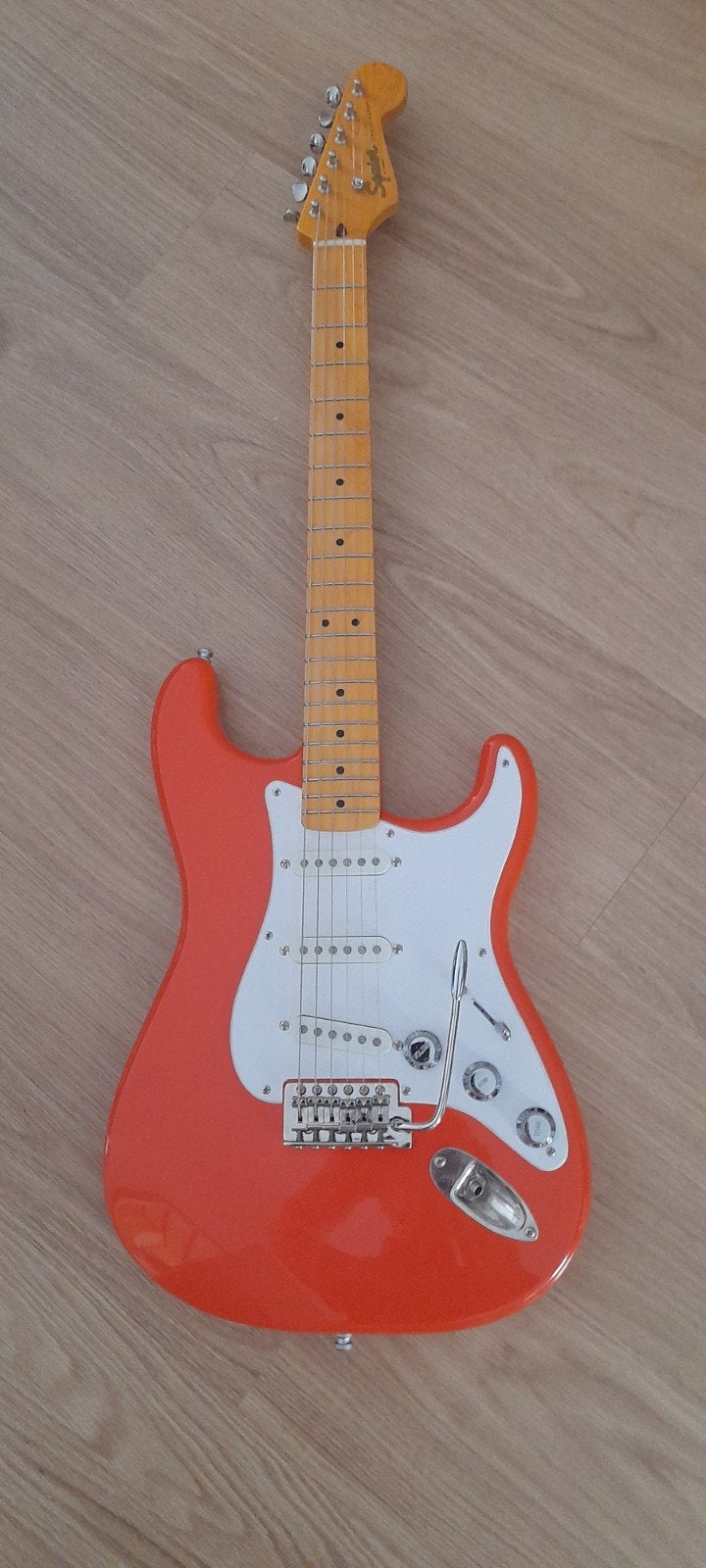 Squier Stratocaster - Classic Vibe 50s MN .Fiesta Red  ., Muziek en Instrumenten, Ophalen of Verzenden, Zo goed als nieuw, Solid body