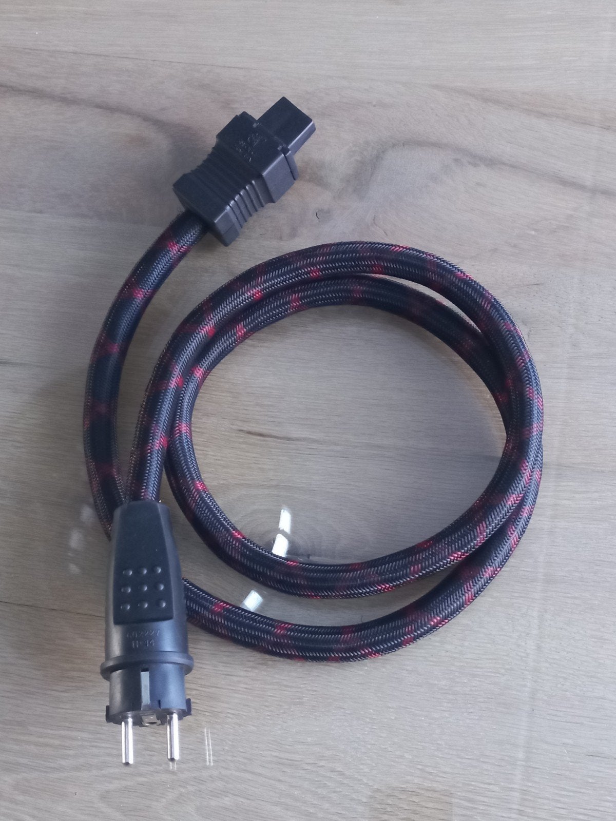 1x powercord/netstroomkabel, lengte 140 cm, gaat weg in verb, Ophalen of Verzenden, Minder dan 2 meter, Overige kabels