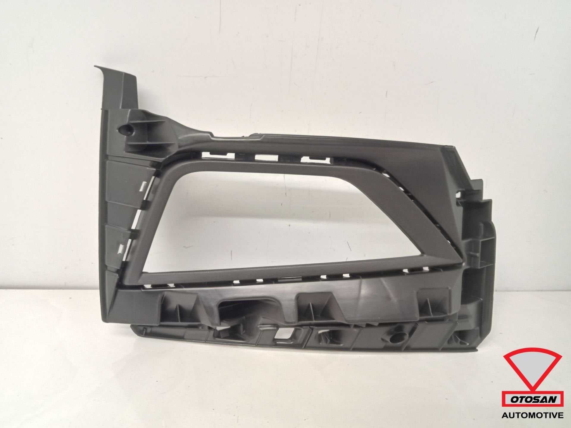 VW Polo 2G bumper rooster houder Onder Rechts Grill 2017+, Gebruikt, Volkswagen, Volkswagen AG, Berliner Ring 2
38440  Wolfsburg, DE