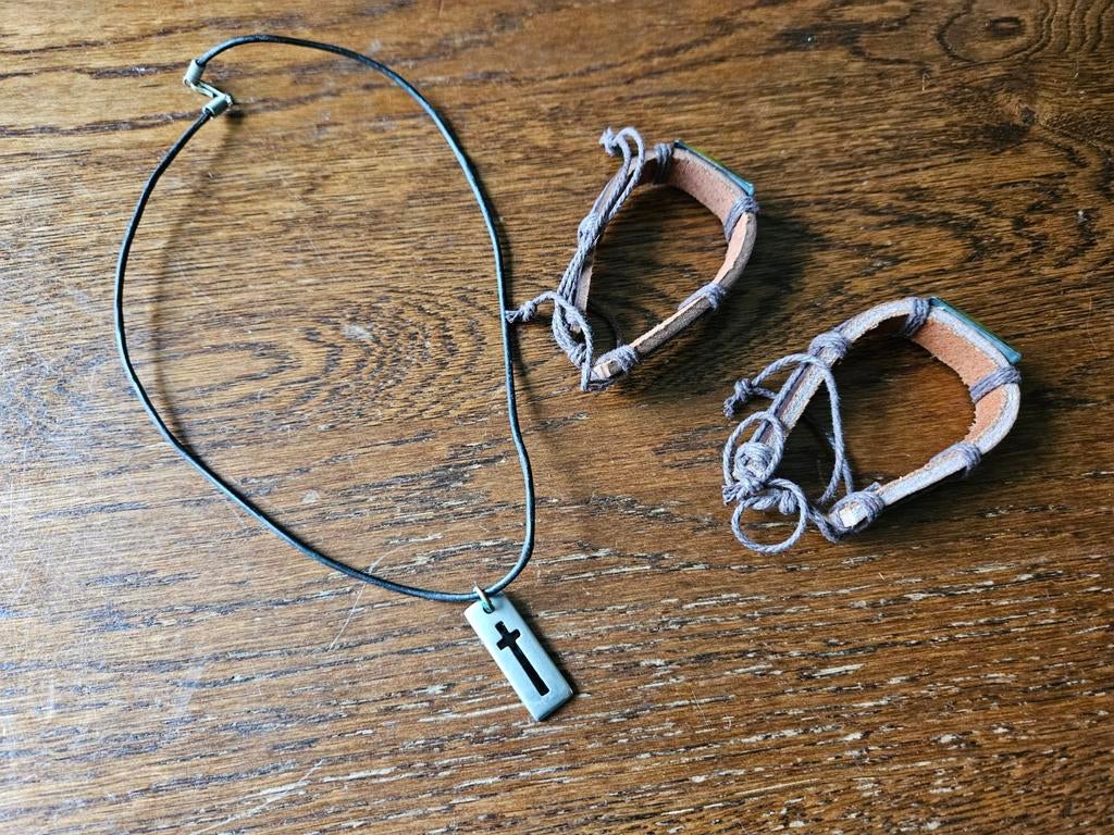 Twee Nieuwe Armbandjes, Amper Gedragen Ketting + Armband,etc, Ophalen of Verzenden, Nieuw, Overige kleuren, Leer