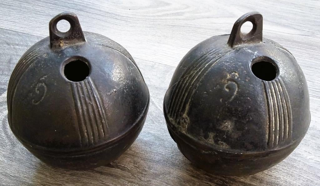 19 de eeuw Twee GROTE Paardenhaam BELLEN BEL Halsbel, Ophalen of Verzenden