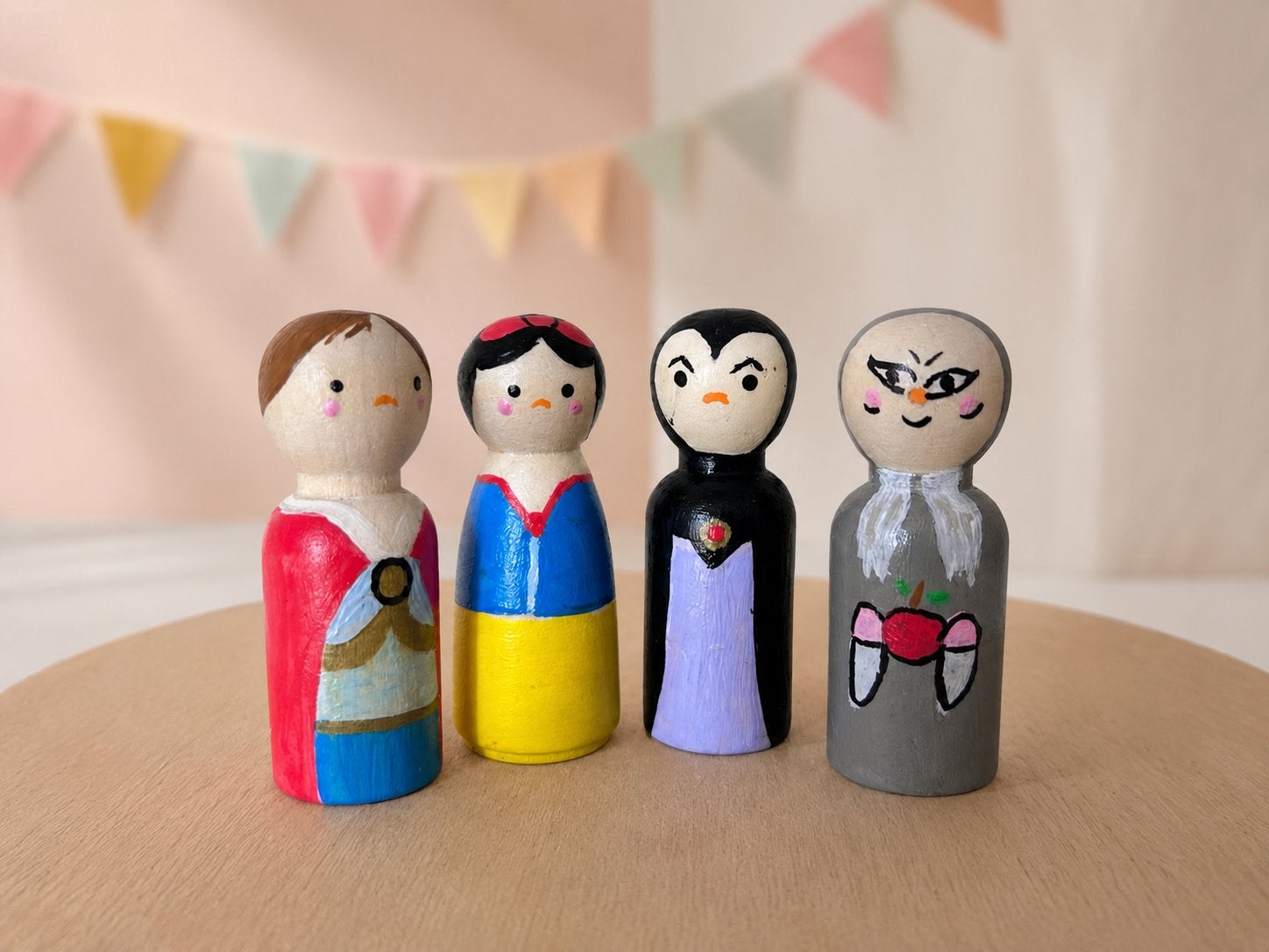 Handgeschilderde pegdoll..sneeuwwitje en vrienden!, Ophalen of Verzenden, Nieuw, Meisje