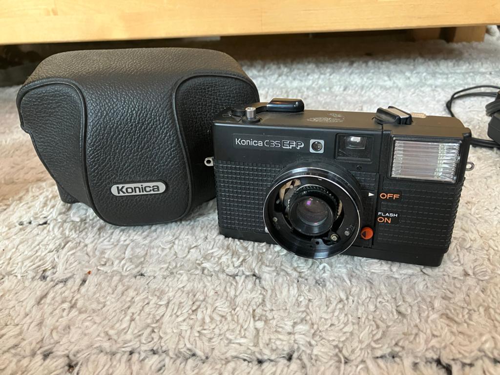 Konica C35 EFP Compact Camera met flitser en tas, Ophalen of Verzenden, Gebruikt, Compact, Konica