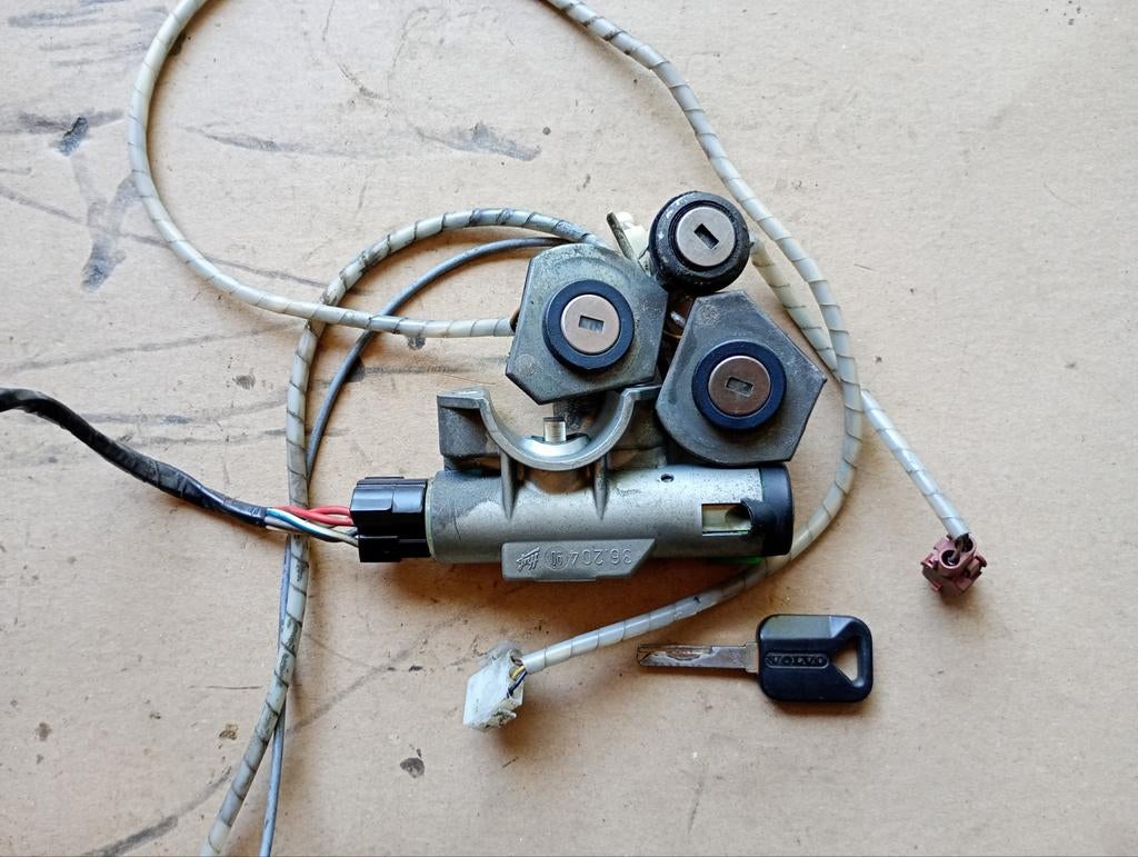 Set Volvo 480 sloten en passende sleutel, Ophalen of Verzenden, Overige materialen, Overige merken