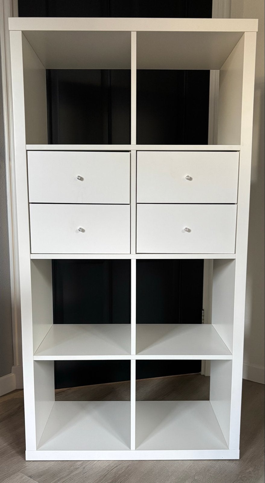 Witte Kallax kast met 8 vakken en 4 lades, Huis en Inrichting, Ophalen, 50 tot 100 cm, Zo goed als nieuw, Met lade(s)