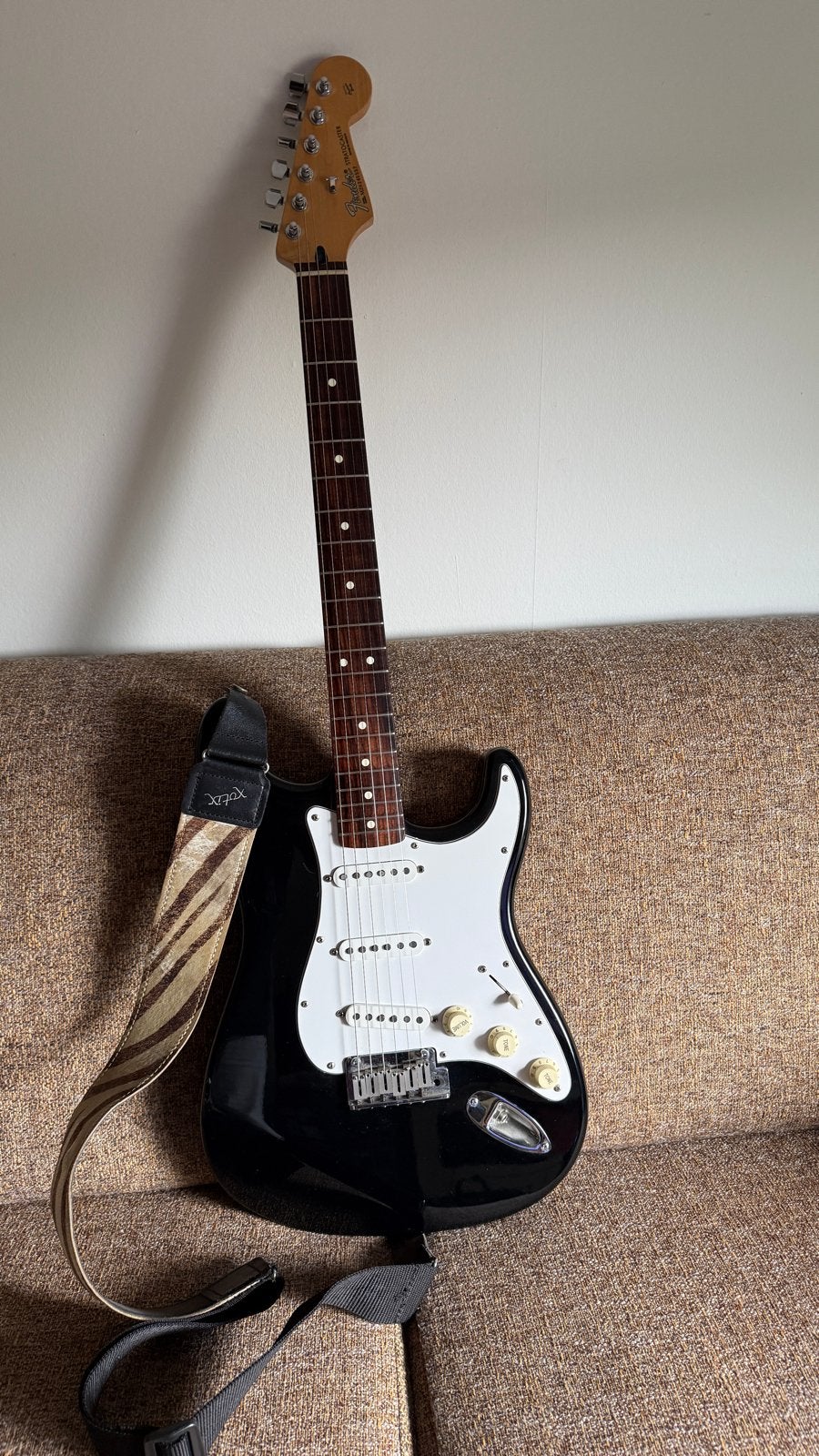 Fender Stratocaster Elektrische Gitaar - Zwart, Ophalen, Gebruikt, Solid body, Fender