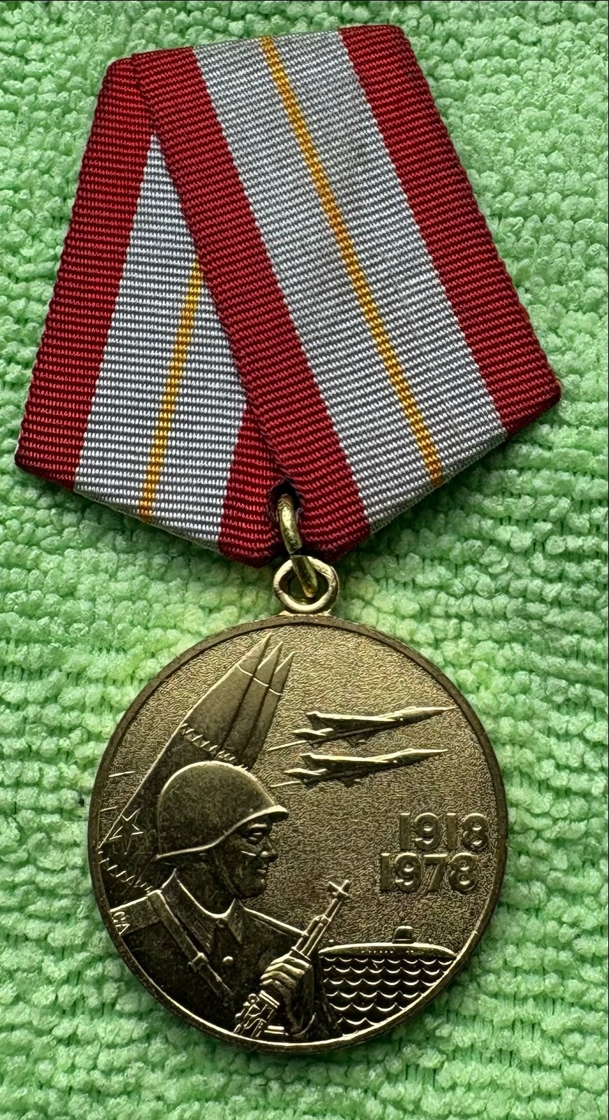 Sovjet Medaille 60 Jaar Strijdkrachten USSR 1918-1978, Verzamelen, Ophalen of Verzenden, Overige soorten, Overige gebieden, Lintje, Medaille of Wings