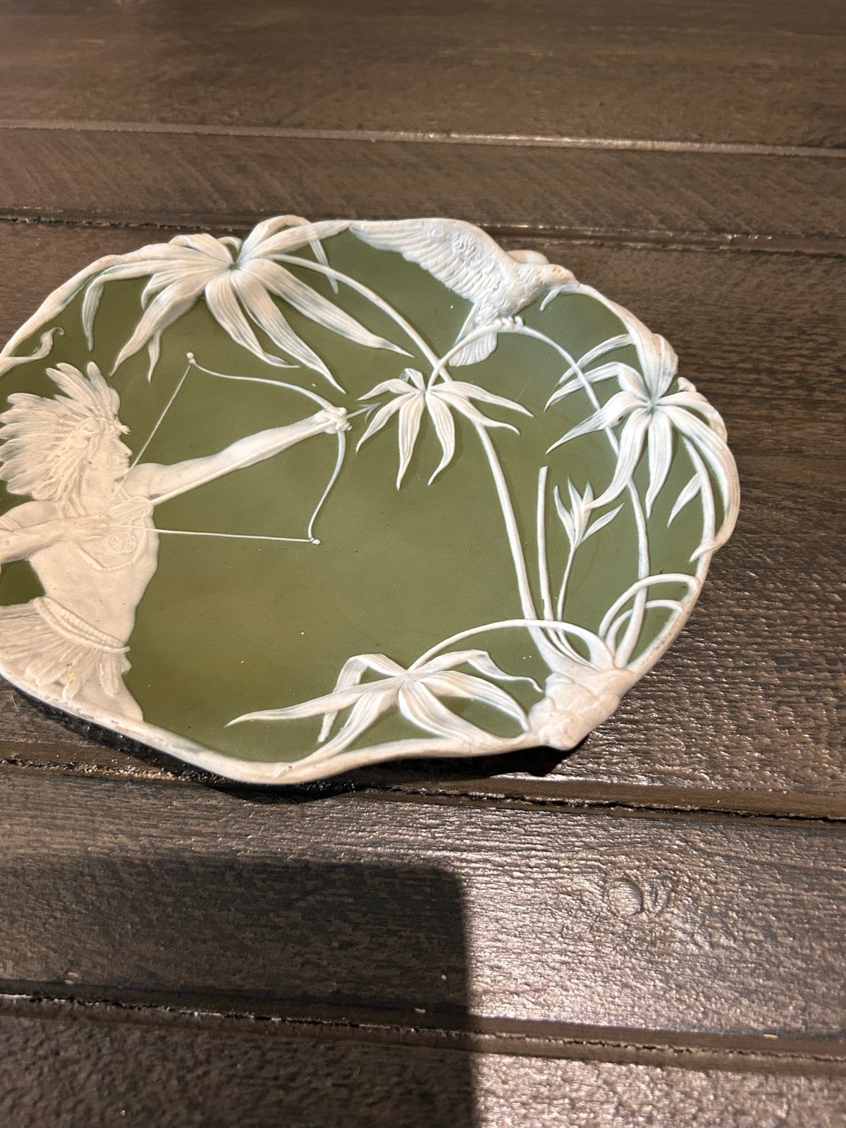 Antiek Wandbord met Reliëf: Indiaan en Palmbomen, Antiek en Kunst, Ophalen of Verzenden