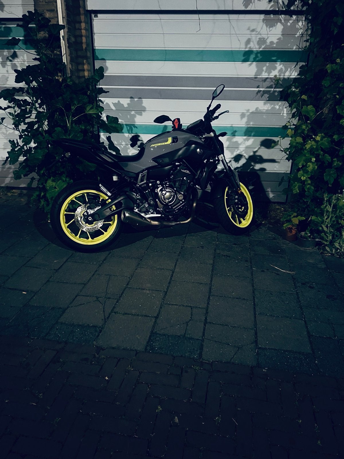 Yamaha MT-07 - Sportieve Naked Bike met opvallende velgen, Motoren, 2 cilinders, Gebruikt, Particulier, Meer dan 35 kW