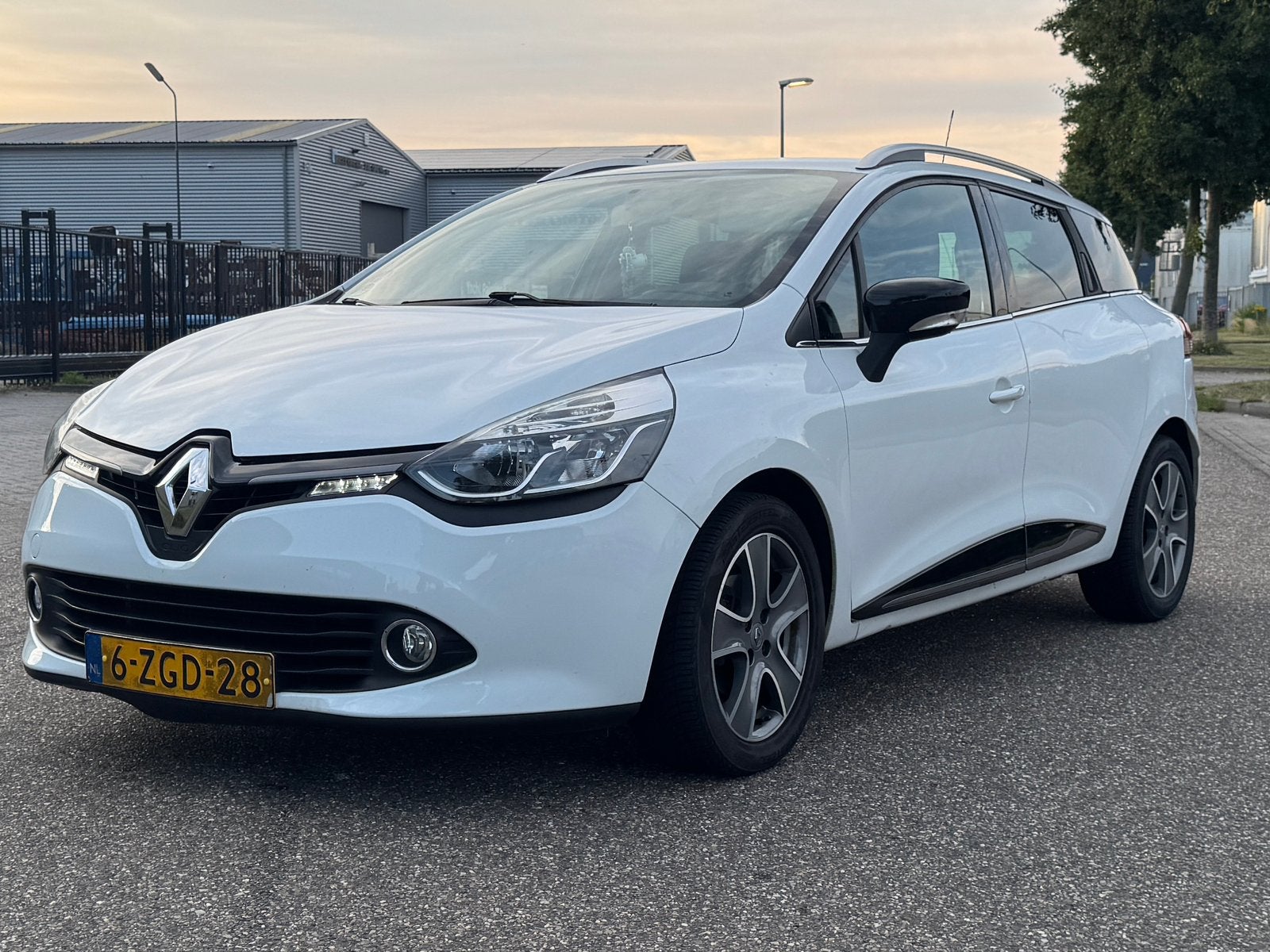Renault Clio estate, Auto's, Renault, Particulier, Clio, Benzine, A, Stationwagon, Handgeschakeld, Origineel Nederlands, Wit, Voorwielaandrijving