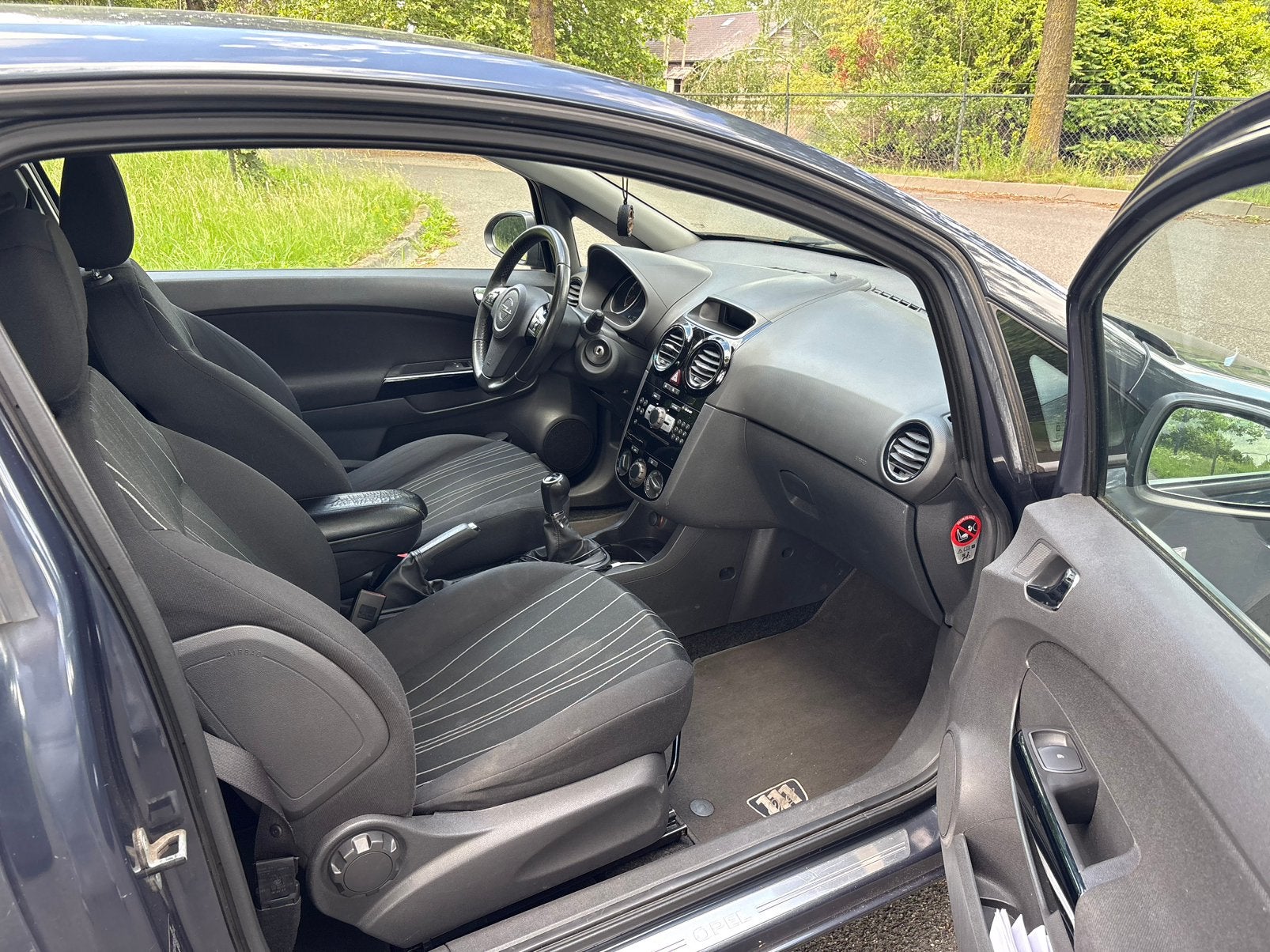 Foto 11 van Opel Corsa 1.2 Ecoflex 51KW 3D 2010 Grijs