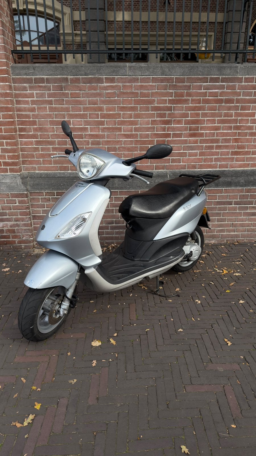 Foto 3 van Piaggio Fly 2T 2011 | Mag in Milieuzone | Weinig KM
