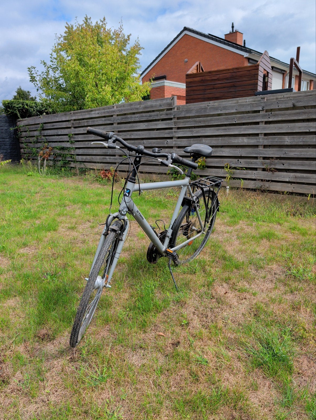 B'Twin Hoprider 300 - 21 versnellingen (banden kapot), Fietsen en Brommers, Ophalen, Gebruikt, Overige merken, Versnellingen