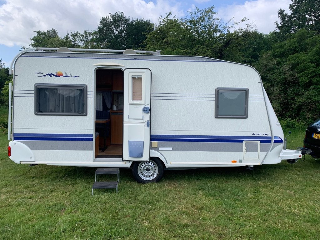 Hobby 460 UFE de Luxe easy incl. voortent en luifel, Schokbreker, Omvormbare zithoek, Rondzit, Hobby