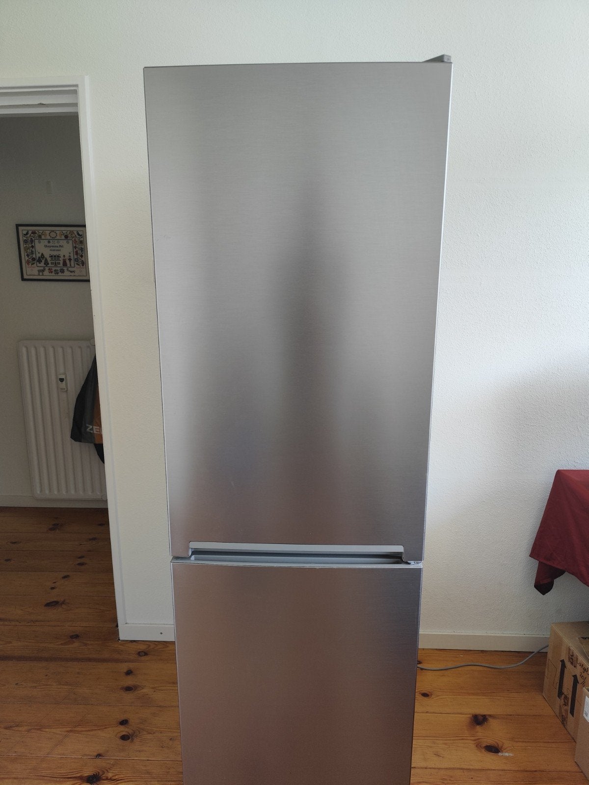 VINDÅS fridge and freezer (1year old) good as new, 200 liter of meer, Zo goed als nieuw, Met vriesvak, 160 cm of meer