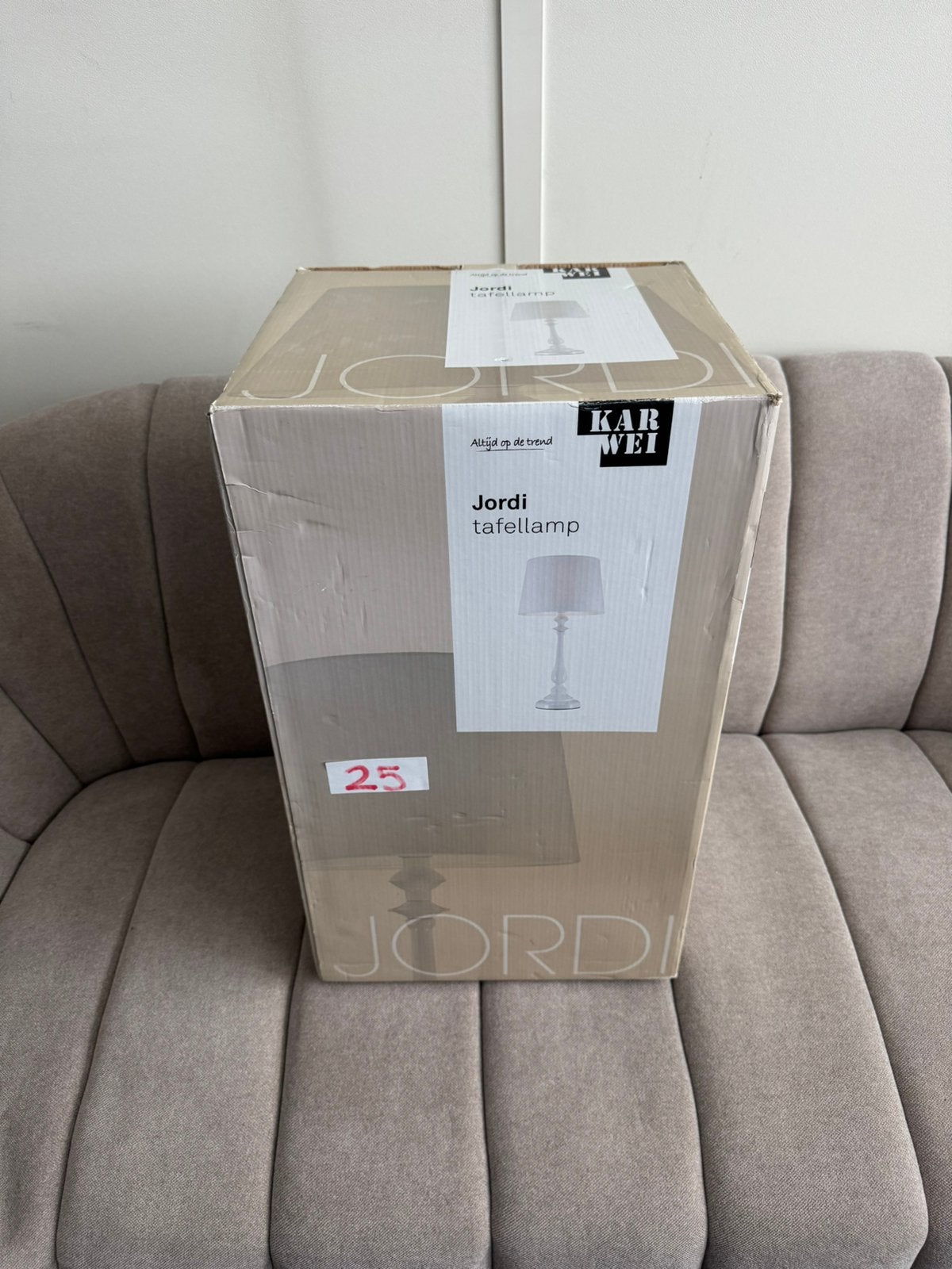 Nieuwe witte tafellamp van karwei te koop, Ophalen of Verzenden, Zo goed als nieuw