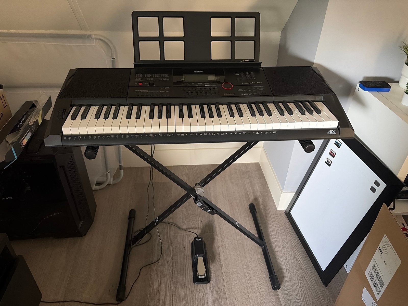 Casio Keyboard + standaard en pedaal, Muziek en Instrumenten, Keyboards, Casio, 61 toetsen, Ophalen of Verzenden, Zo goed als nieuw