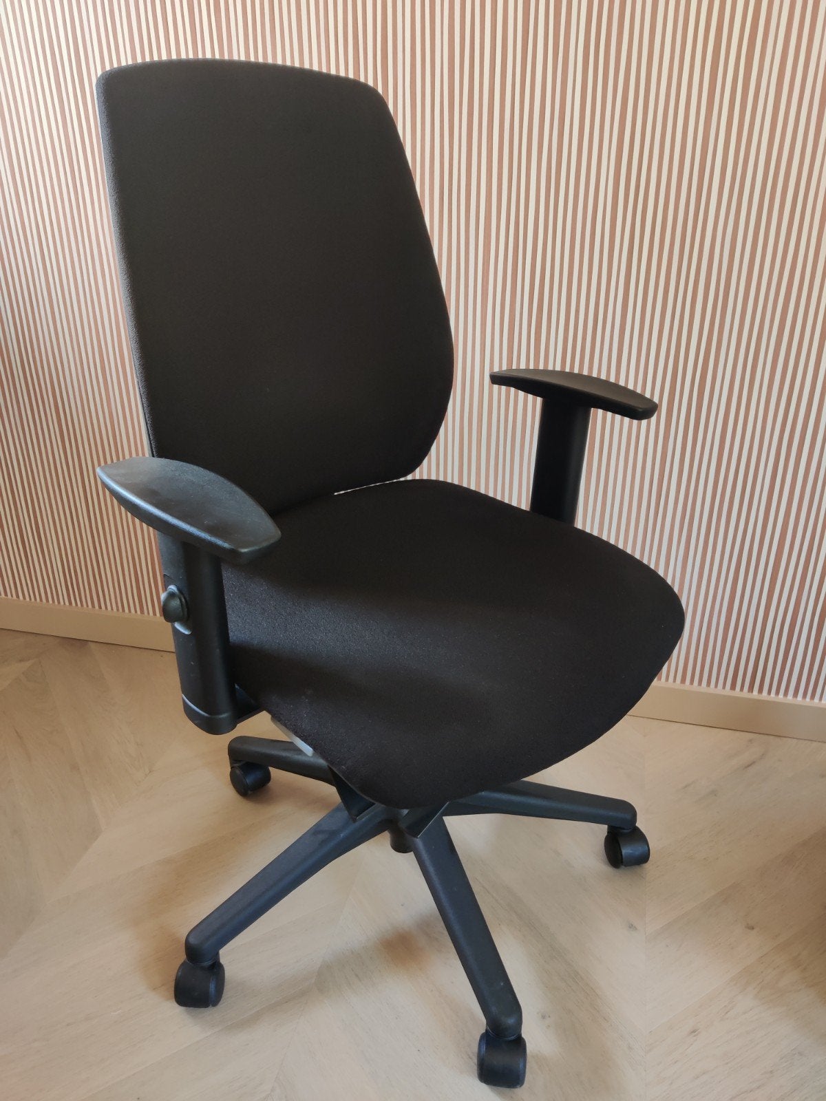Ergonomische Bureaustoel - Zwart, Goede Staat, Huis en Inrichting, Bureaustoelen, Ophalen, Zwart