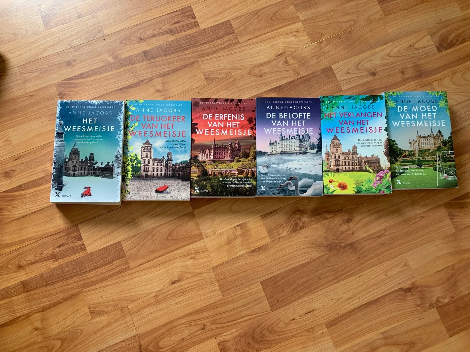 De Weesmeisje Serie - Anne Jacobs (6 boeken), Ophalen of Verzenden, Zo goed als nieuw, Nederland