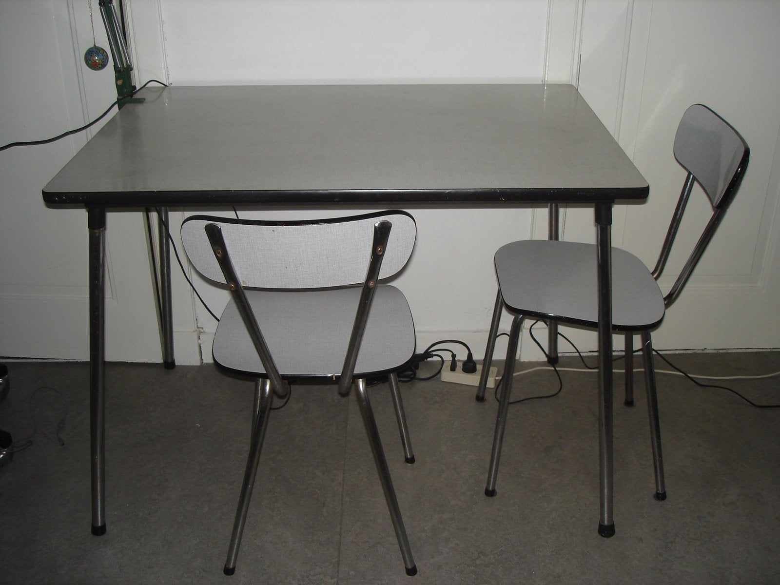 Formica tafel en twee stoelen., Ophalen, Gebruikt