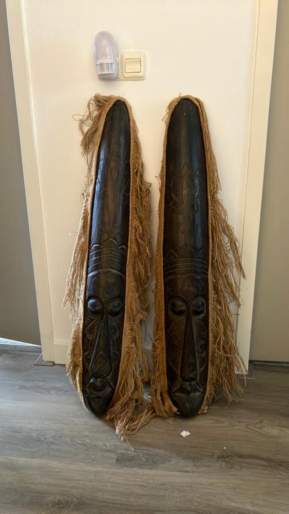 Twee afrikaanse maskers met haar, Ophalen, Zo goed als nieuw, Bruin, Hout
