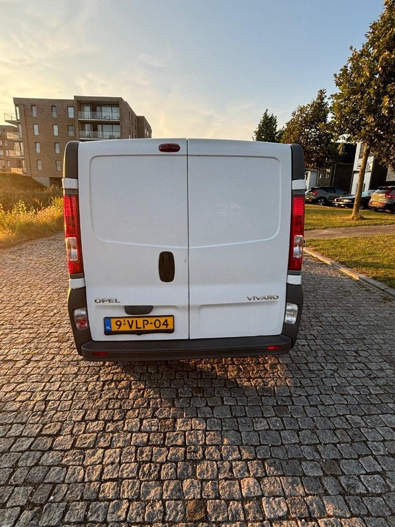 Foto 3 van Opel Vivaro 2.0 CDTI L2H1 66KW 2011 3-zit
