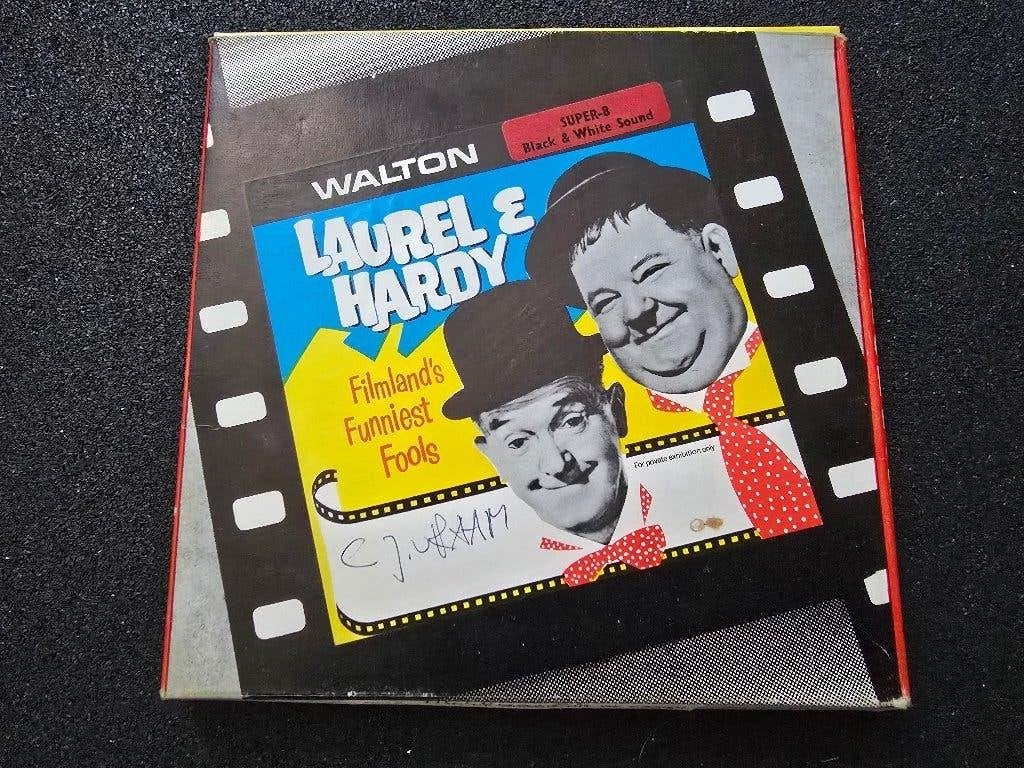 Stan Laurel & Oliver Hardy in de brand uit de brand. super 8, Audio, Tv en Foto, Filmrollen, Ophalen of Verzenden, 8mm film