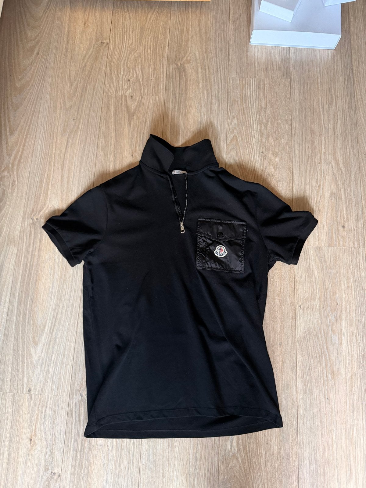 Moncler Polo Shirt Zwart Maat L, Kleding | Heren, Ophalen of Verzenden, Zo goed als nieuw, Maat 52/54 (L), Zwart