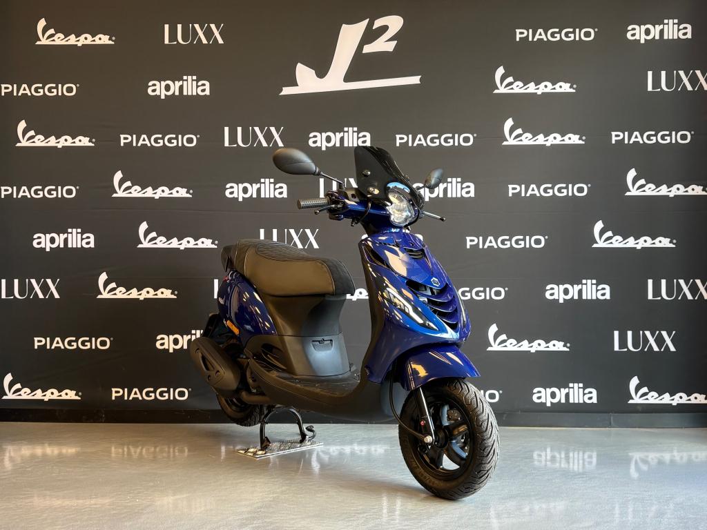 Piaggio Zip | Dark Candy Blu  | Brom | 2021 | 2445 km | 1eig