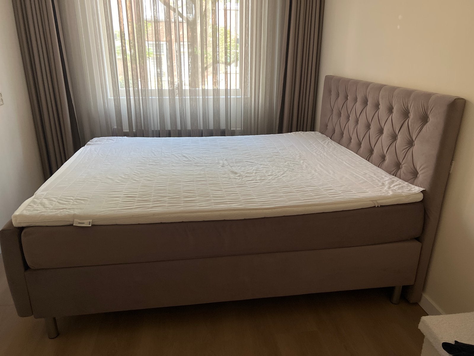 Tweepersoons boxspring bed met gestoffeerd hoofdbord, Ophalen, Tweepersoons, Zo goed als nieuw, Stof