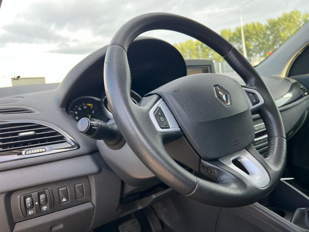 Renault Megane Estate 1.4 TCe Bose Cruise Navi Trekhaak, Auto's, Renault, Voorwielaandrijving, Euro 5, Stof, Gebruikt