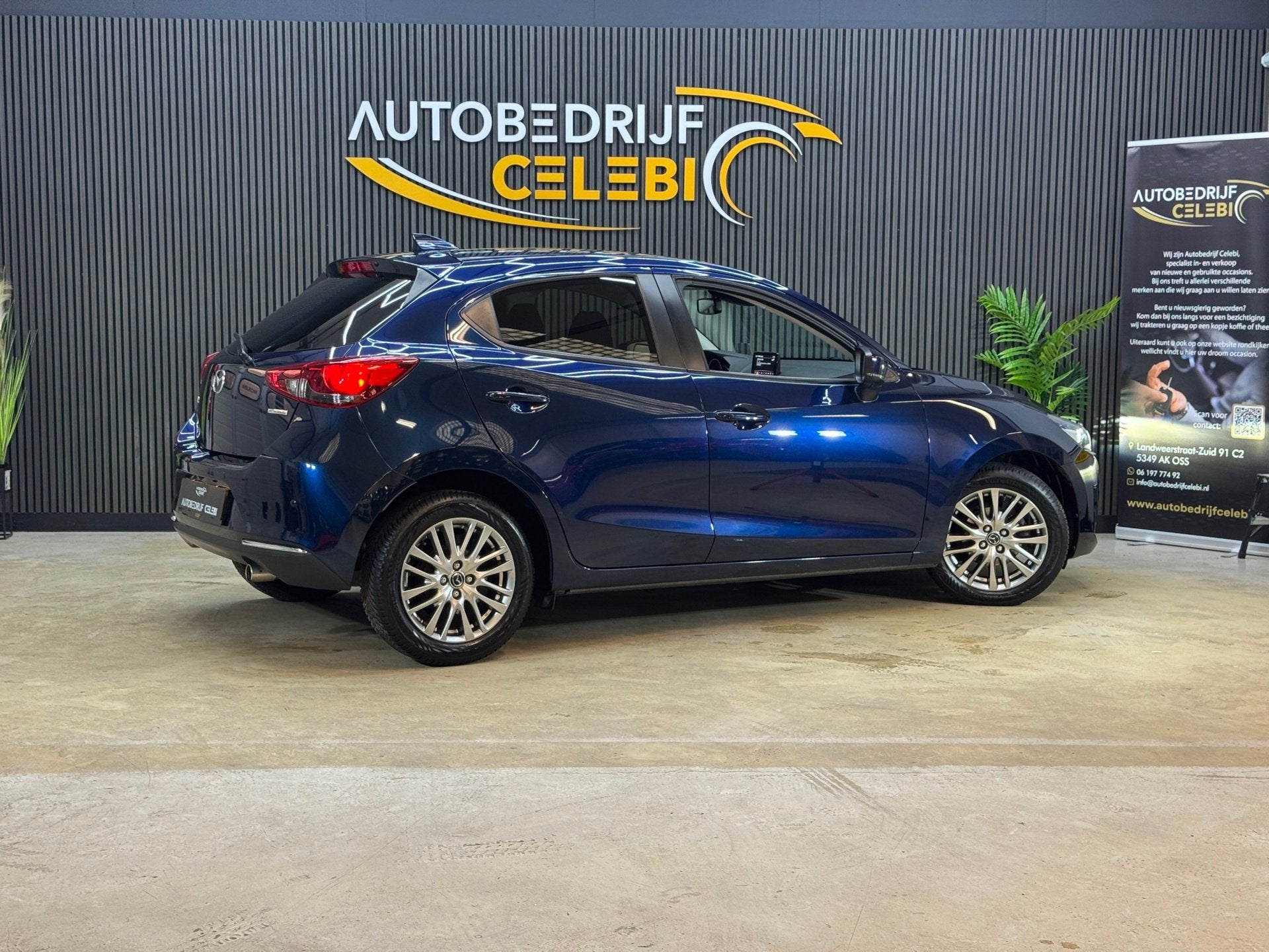 Mazda 2 1.5 Skyactiv-G Luxury 2020 BLAUW FULL OPTION!, Auto's, Voorwielaandrijving, Dealer onderhouden, Automatische klimaatregeling