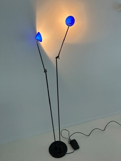 Pola design vloerlamp met blauw/paars glazen kapjes., Ophalen, Gebruikt, Overige fittingen, Glas