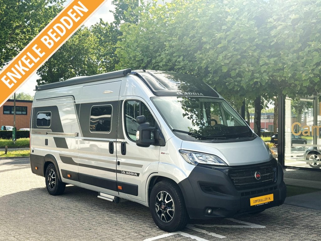 Adria Twin Supreme 640 SLB ENKELEBEDDEN DAKAIRCO LUCHTVERING, Caravans en Kamperen, Koelkast, Ringverwarming, Fiat, Bedrijf