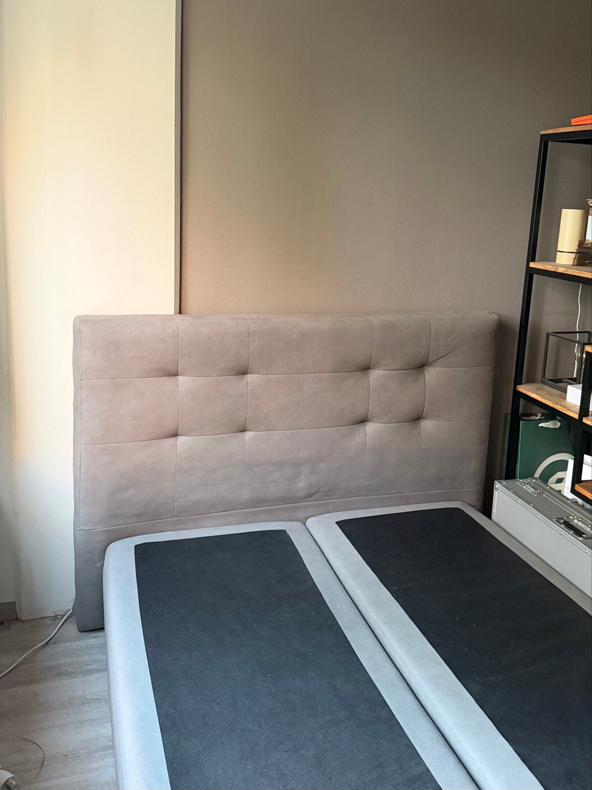 Boxspring 140x200 met gestoffeerd hoofdbord, Ophalen, Gebruikt, Tweepersoons, 200 cm