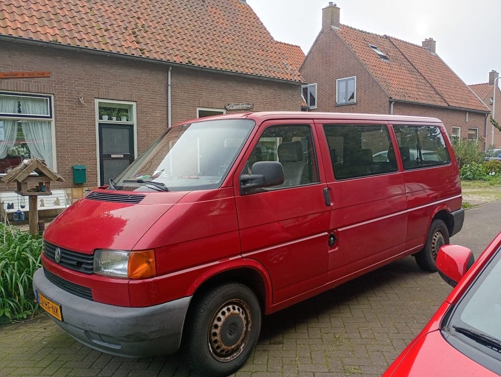 Volkswagen Transporter 2.0 Kombi 62KW 2001 Rood, Auto's, Voorwielaandrijving, Stof, Origineel Nederlands, Handgeschakeld