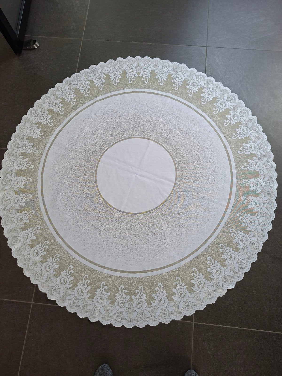 groot Rond tafelkleed met kantpatroon - Crème/Wit, Rond, Sierrand, Ophalen of Verzenden, Zo goed als nieuw