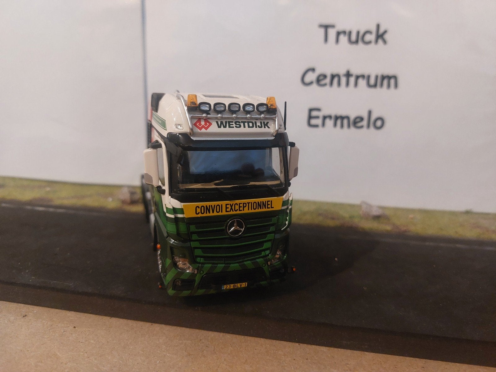 Westdijk mercedes merk imc
Verzending is voor rekening en ri, Ophalen of Verzenden, Nieuw, Bus of Vrachtwagen, Tekno