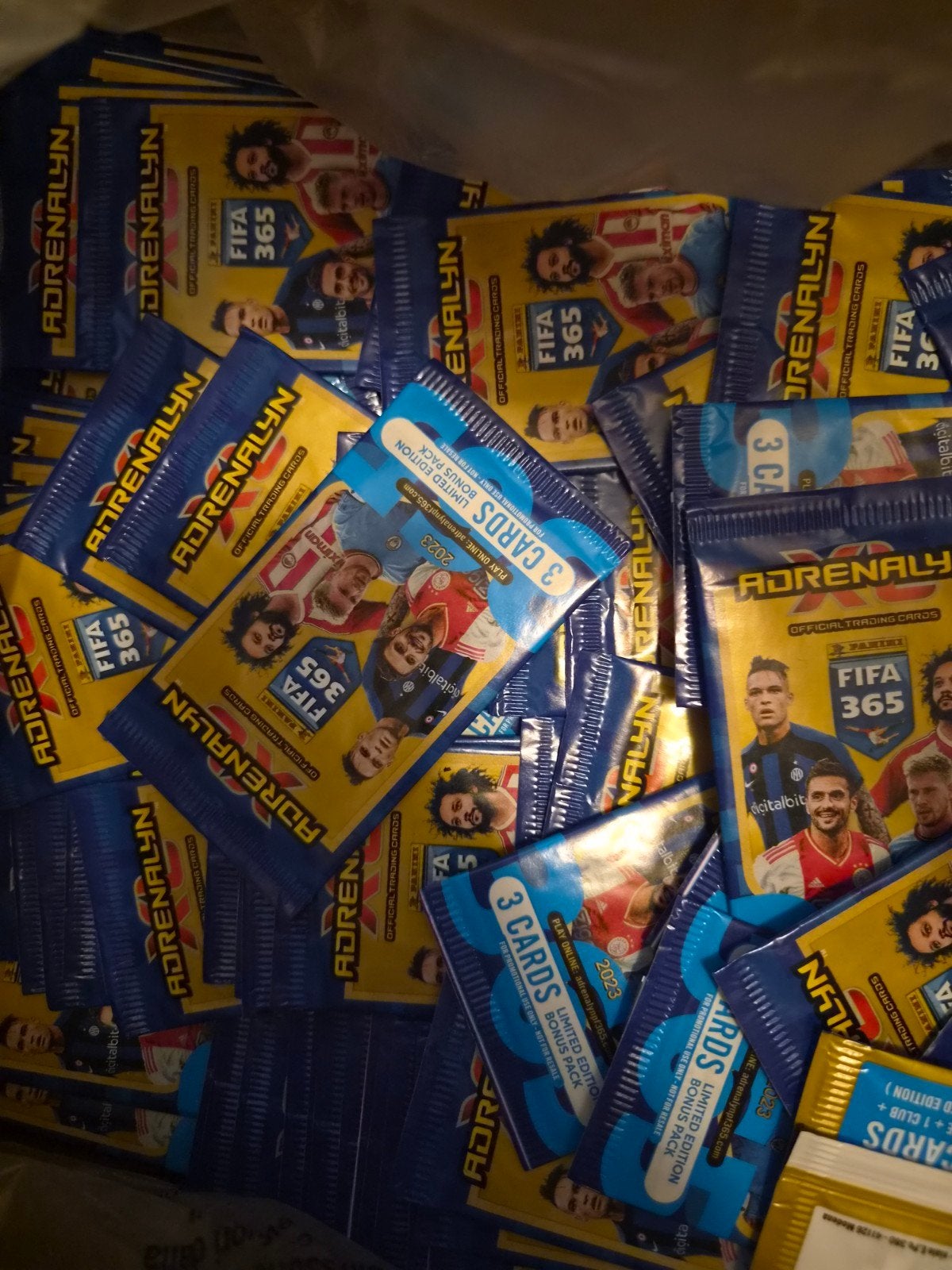 Gesealde Panini Adrenalyn FIFA 365 Sticker Doos - 100 Packs, Ophalen of Verzenden, Nieuw, Buitenlandse clubs, Poster, Plaatje of Sticker