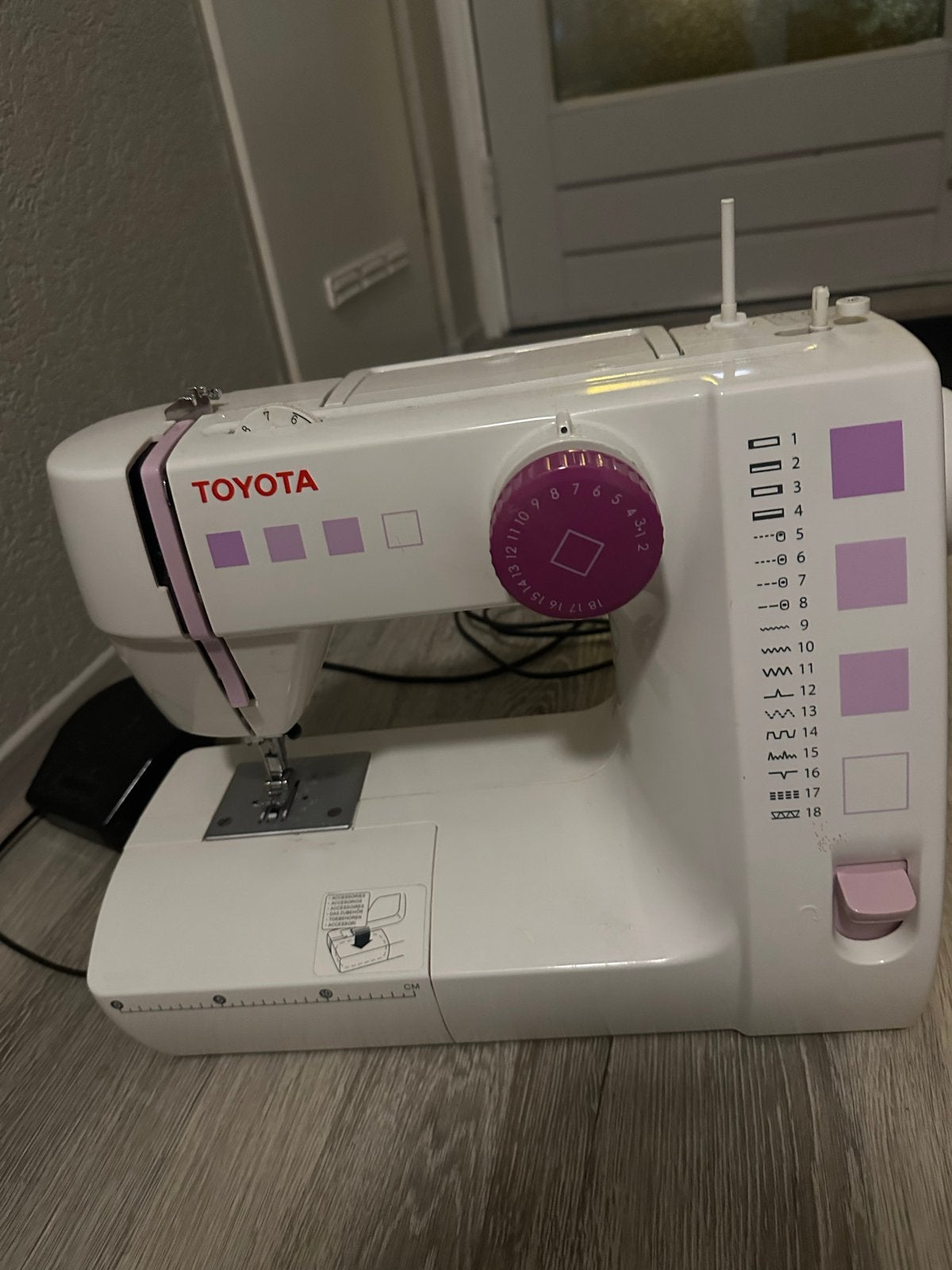 Toyota Naaimachine - Compact en Gebruiksvriendelijk, Ophalen, Gebruikt, Naaimachine, Overige merken